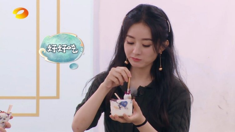 【#中餐厅#精彩回顾】 微博美食达人竟是炒酸奶高手!为赵丽颖&nbsp;、李浩菲Areil和杨超越送
